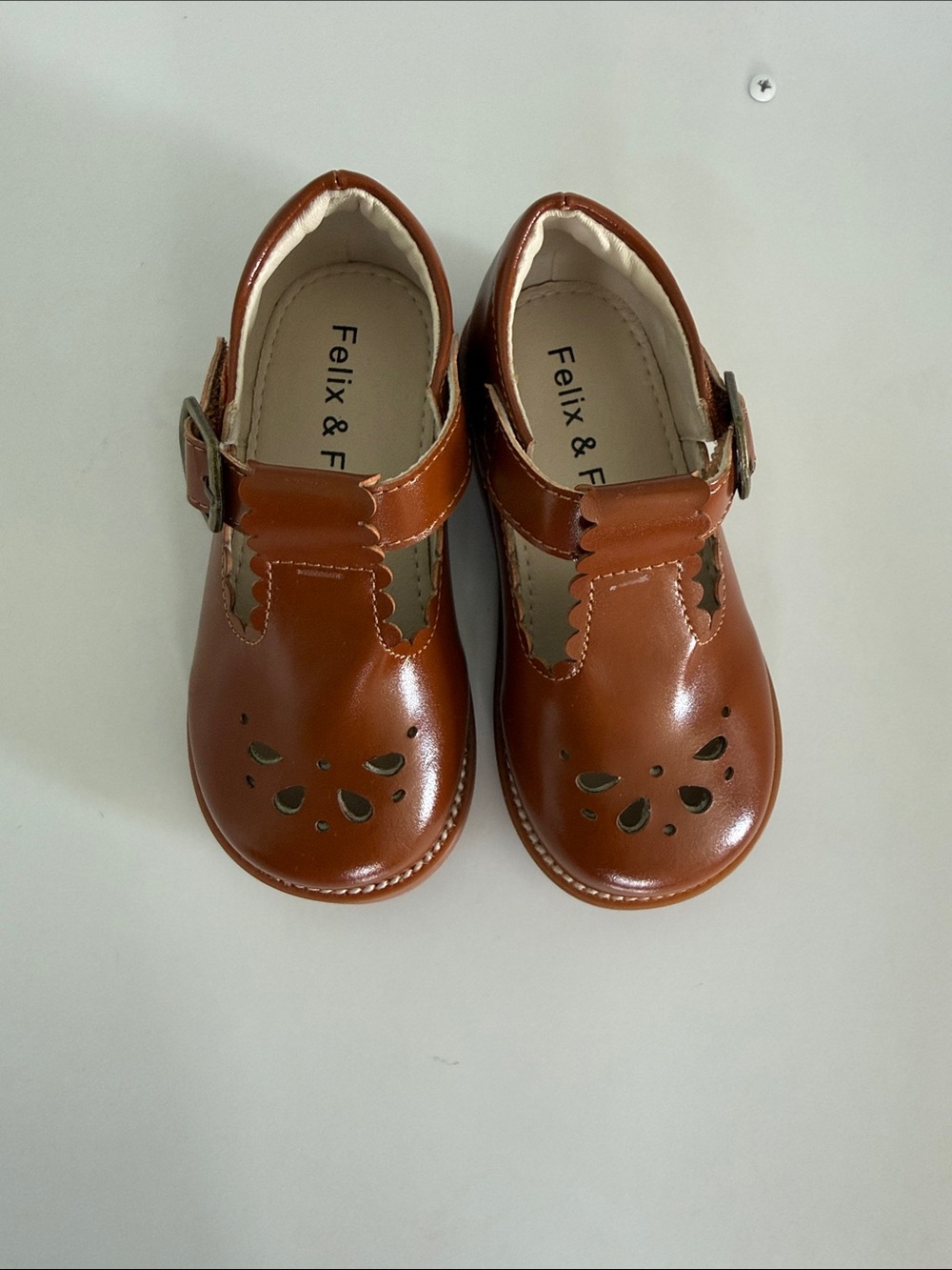 Felix & Flora Brown Mary Jane Shoes Size 6 Toddler Scallop Cutout Dress Shoes